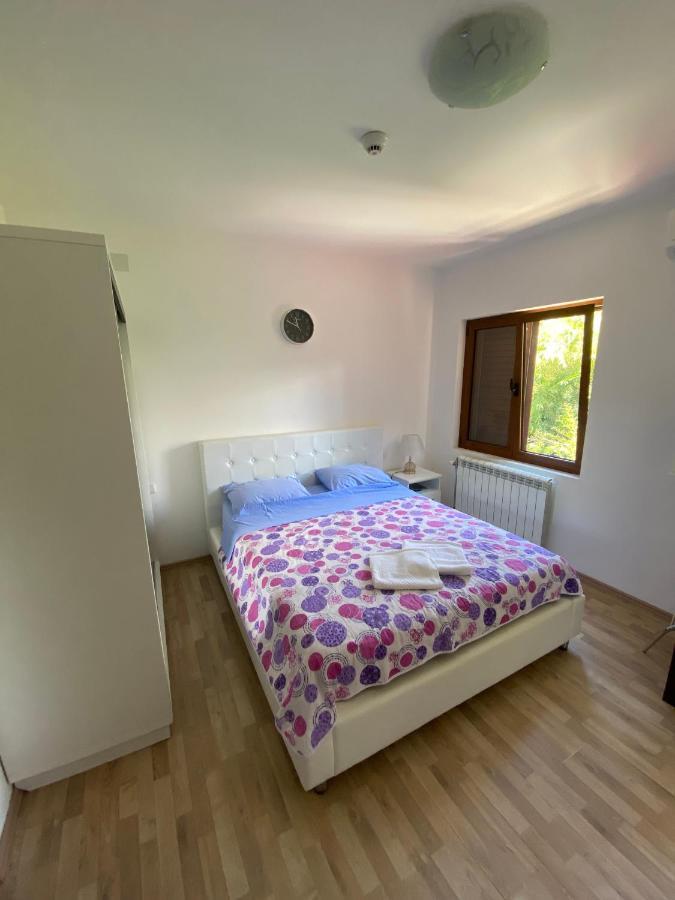Apartments Family Тиват Экстерьер фото