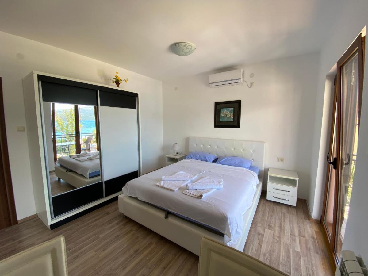 Apartments Family Тиват Экстерьер фото