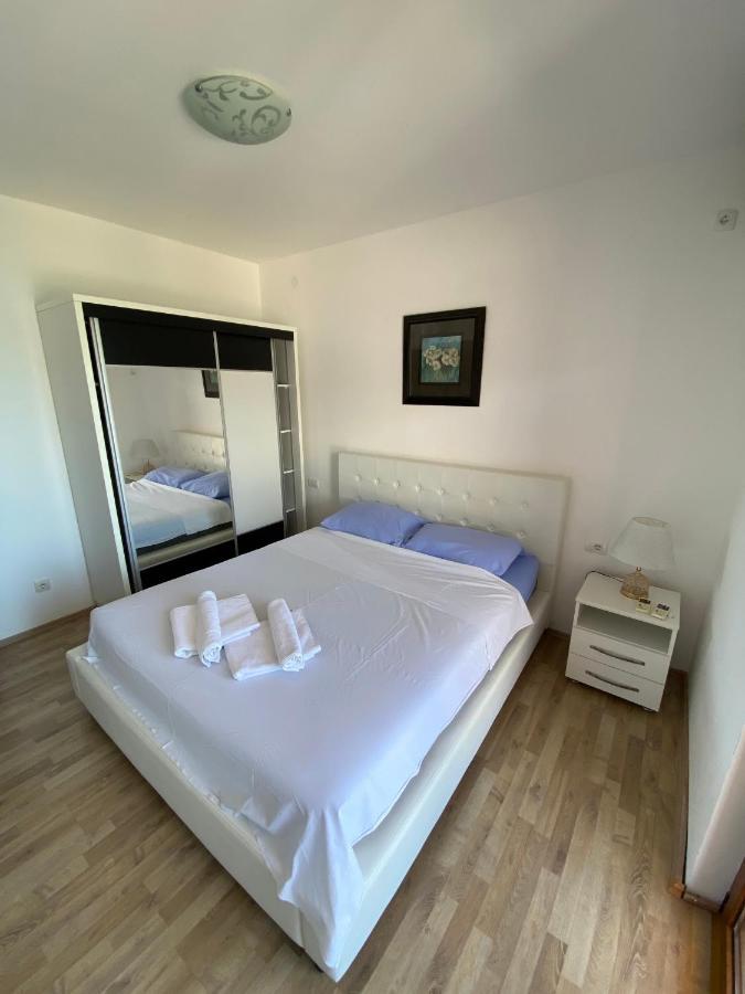 Apartments Family Тиват Экстерьер фото
