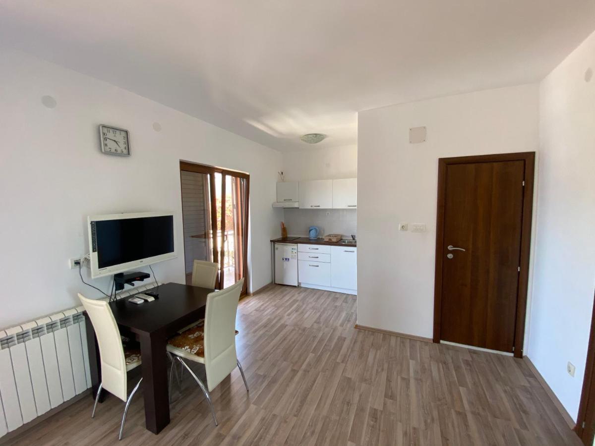 Apartments Family Тиват Экстерьер фото