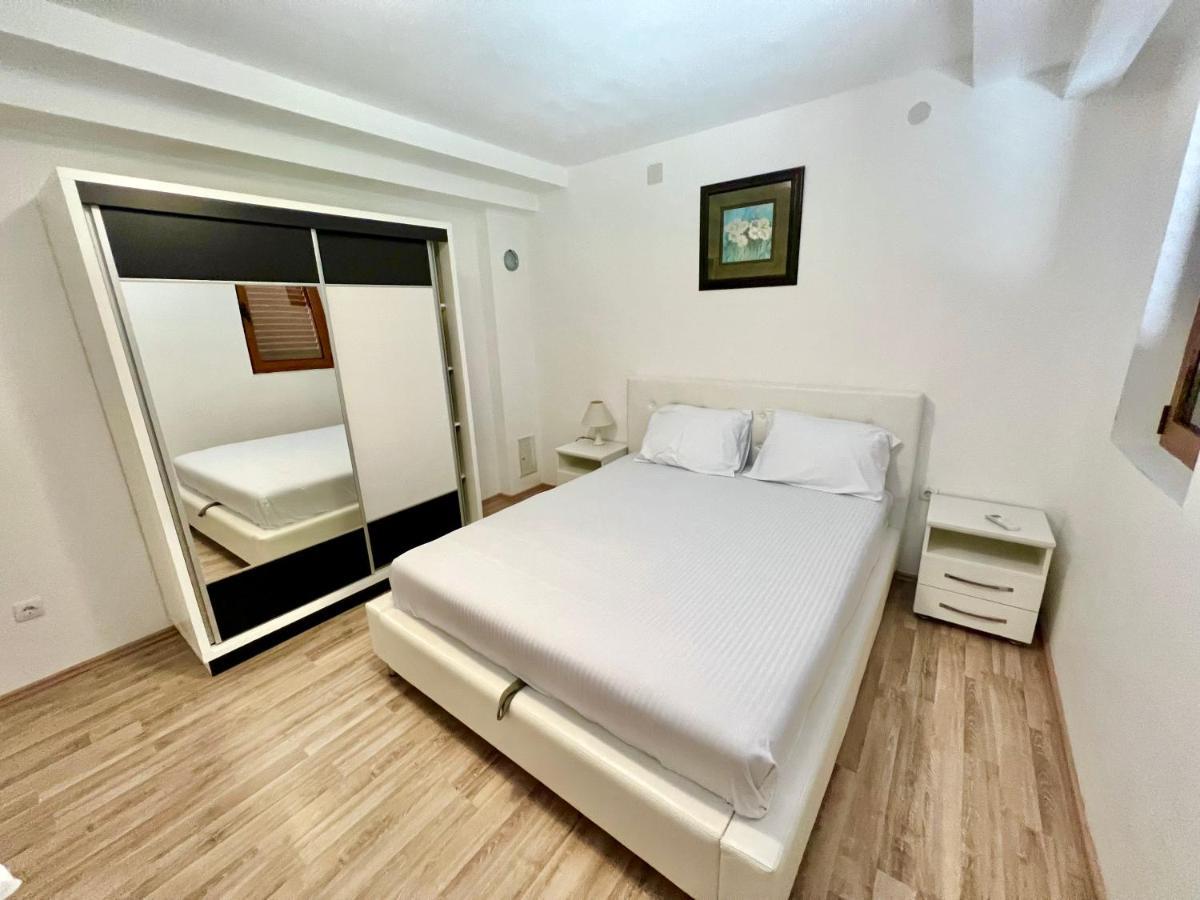 Apartments Family Тиват Экстерьер фото