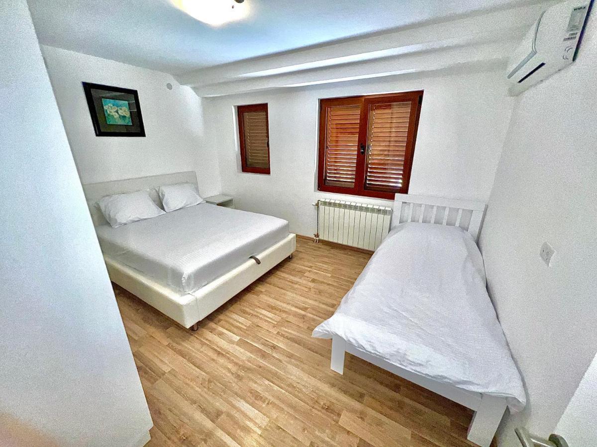 Apartments Family Тиват Экстерьер фото