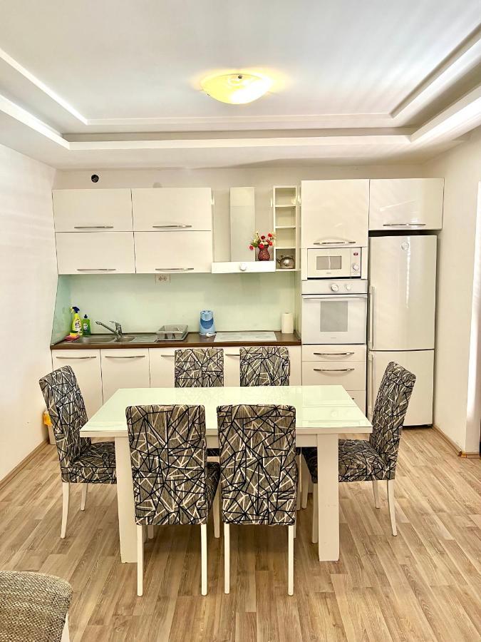 Apartments Family Тиват Экстерьер фото
