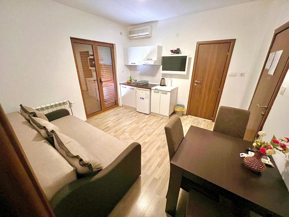Apartments Family Тиват Экстерьер фото