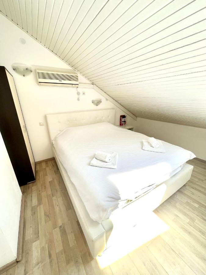 Apartments Family Тиват Экстерьер фото