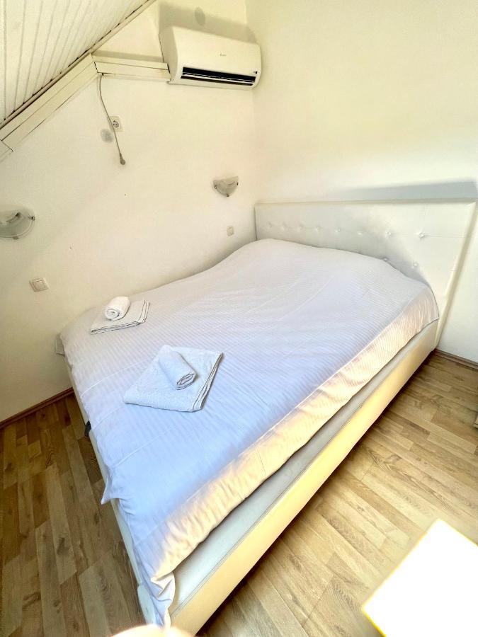 Apartments Family Тиват Экстерьер фото