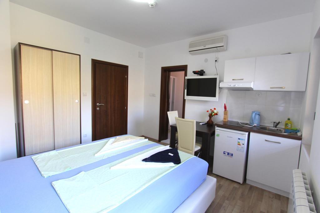Apartments Family Тиват Номер фото