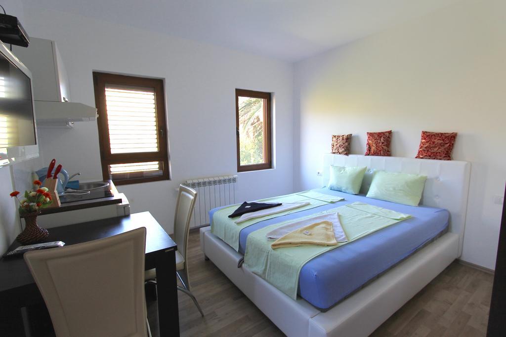 Apartments Family Тиват Номер фото